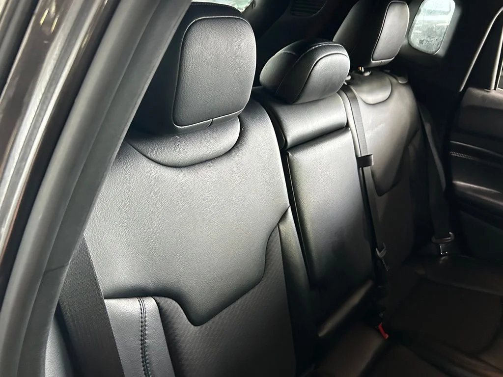 Used 2022 Granite Crystal Metallic Clearcoat Jeep Latitude image 38