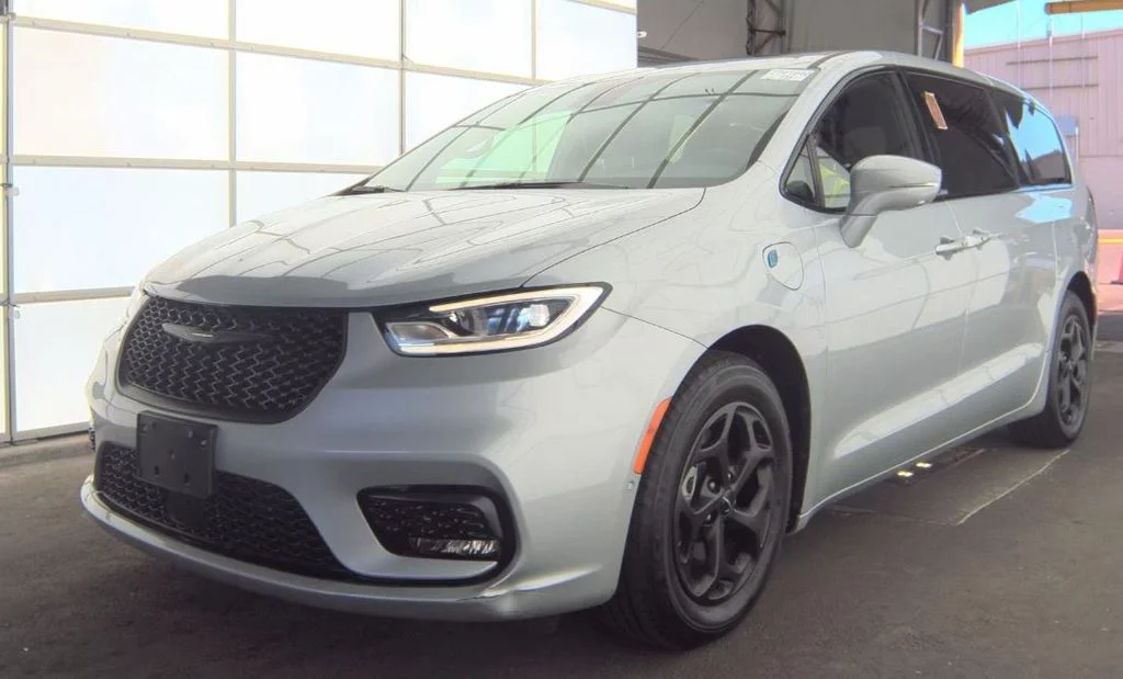 2022 Chrysler Pacifica Hybrid Limited Hybrid's photo