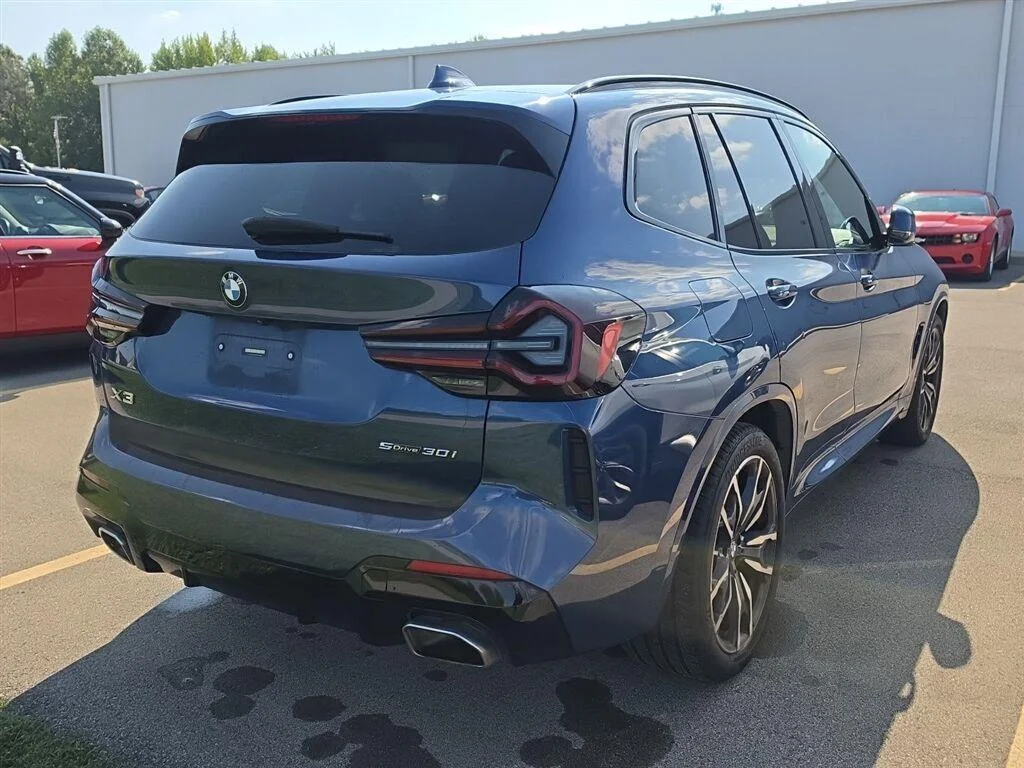 Used 2022 Phytonic Blue Metallic BMW sDrive30i image 3