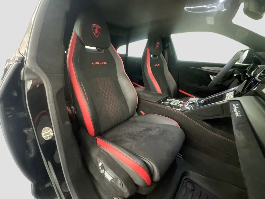 Used 2024  Lamborghini Performante image 31
