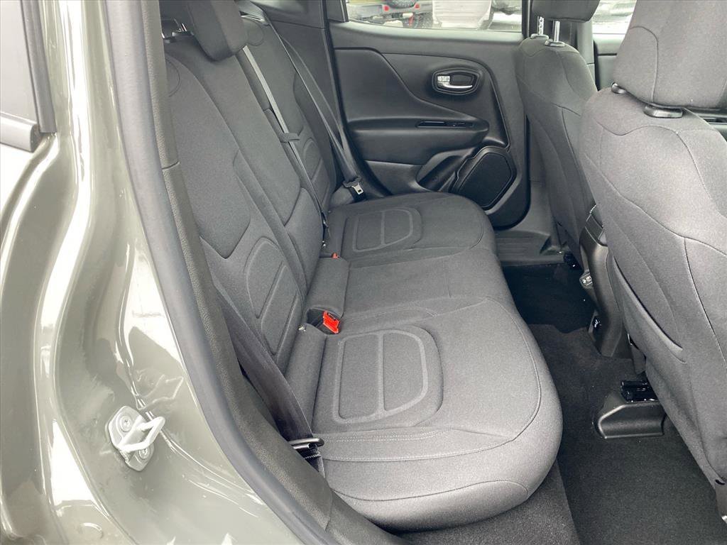 Used 2022 Sting-Gray Clearcoat Jeep Latitude image 25