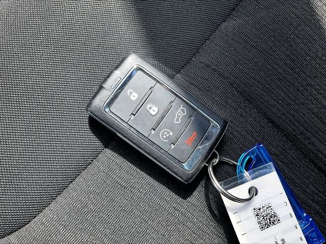 Used 2022 White Jeep Laredo image 11
