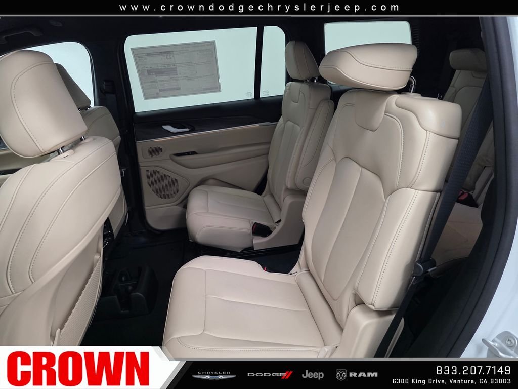 New 2026 Bright White Clear-Coat Exterior Paint Jeep Limited image 13