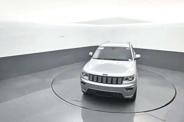 Used 2020 Silver Jeep Altitude image 29