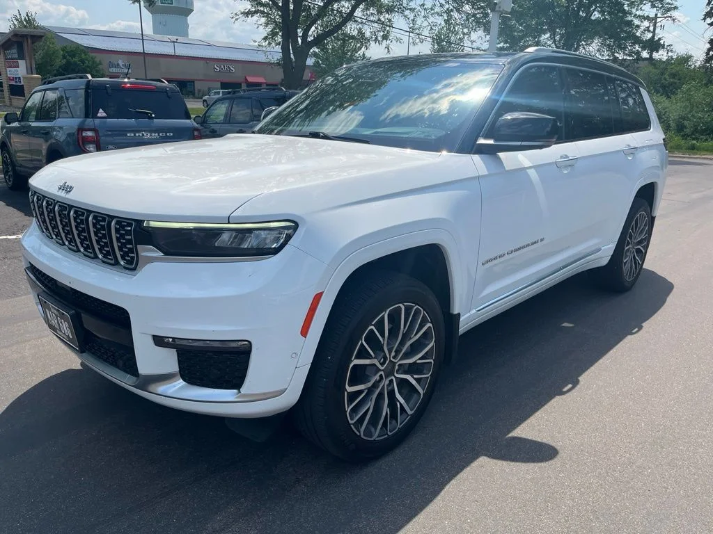 Used 2022 White Jeep Summit image 4