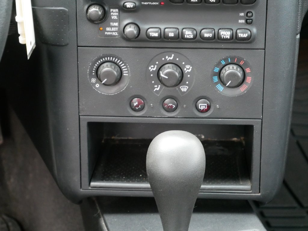 Used 2008 Shadow Gray Metallic Pontiac Base image 15