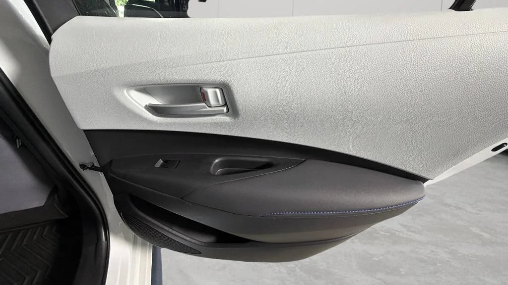 Used 2022 Off-white Toyota SE image 30