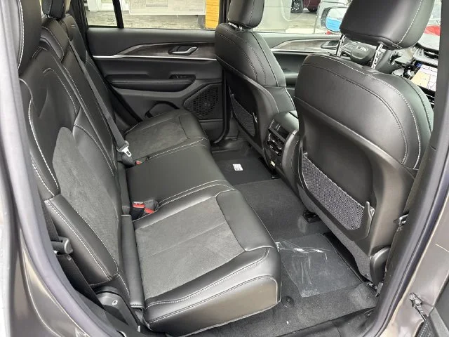 New 2026 Gray Jeep Altitude image 31