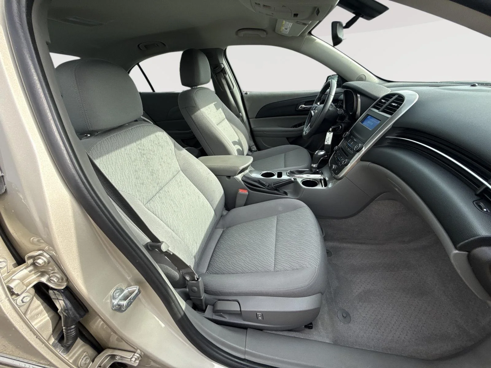 Used 2014 Champagne Silver Metallic Chevrolet LS image 26