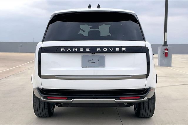New 2026 Fuji White Land Rover SE image 4