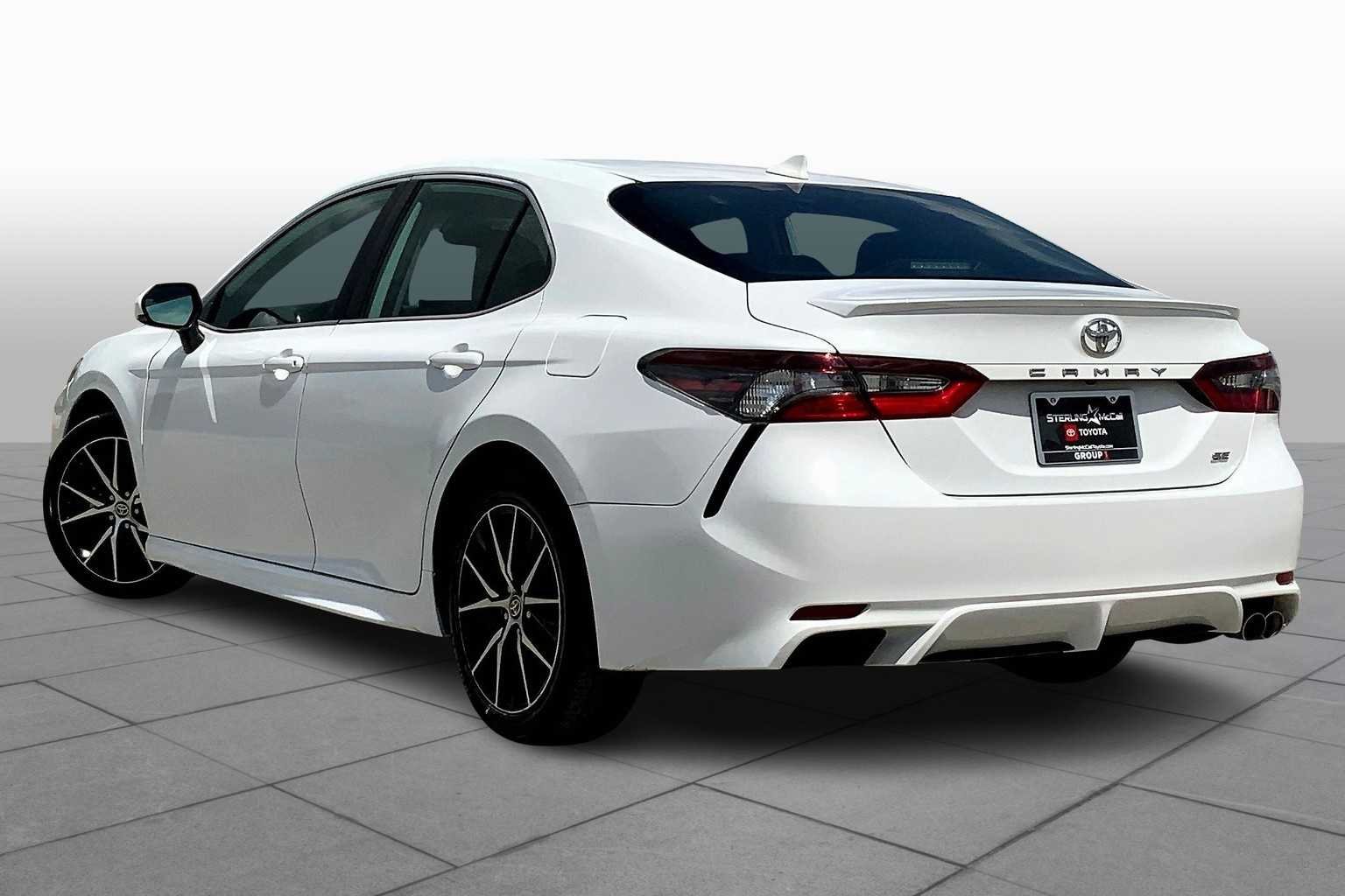 Used 2024 Ice Cap Toyota SE image 12