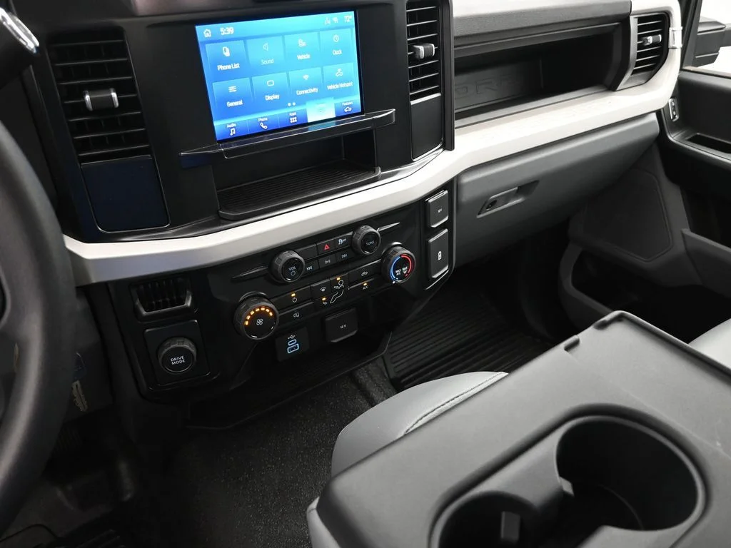 2025 Ford F-550 Super Duty Chassis Cab XL - Photo 23
