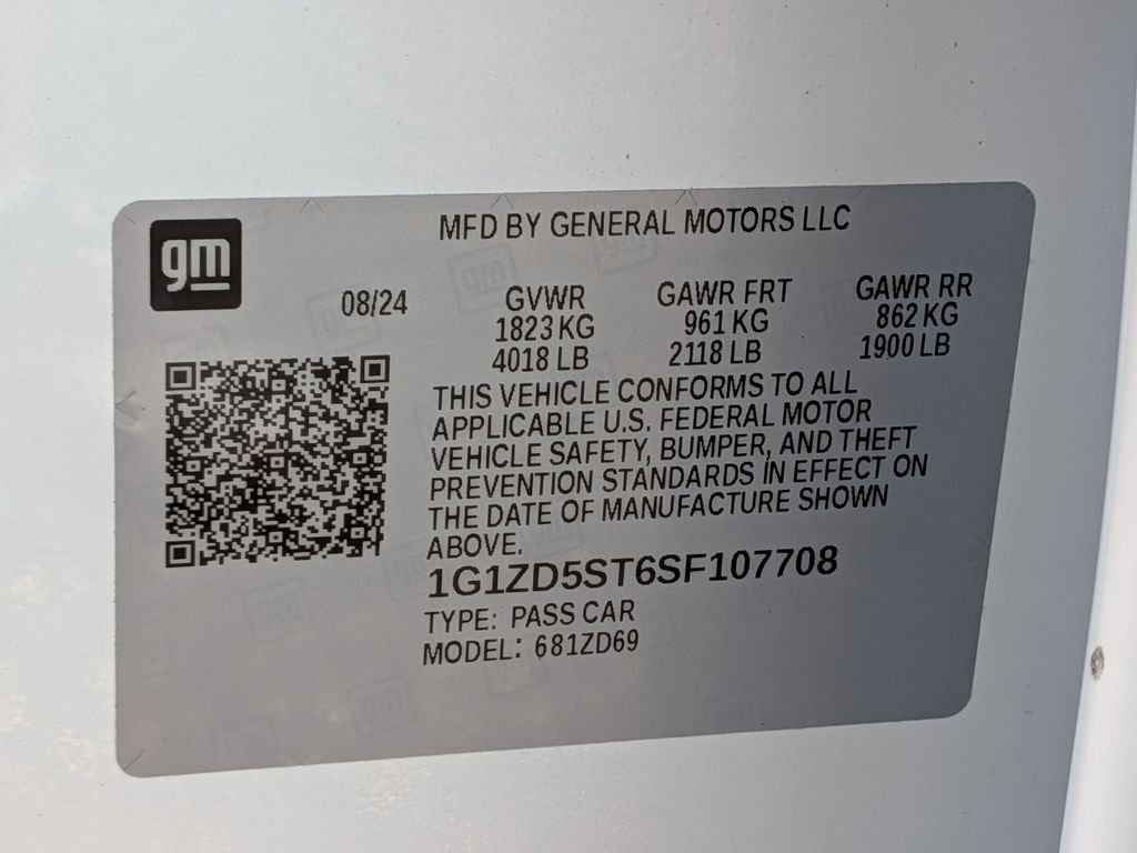 Used 2025 White Chevrolet LT image 28
