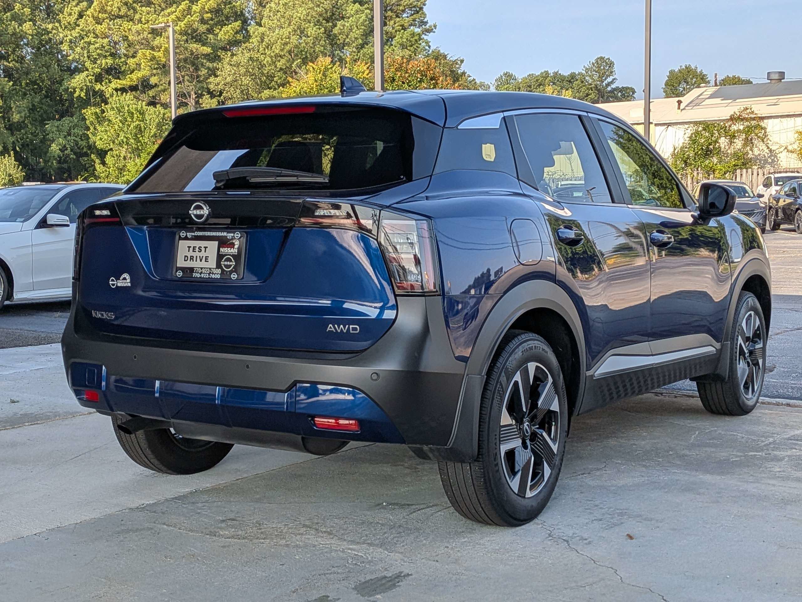Used 2025 Blue Nissan SV image 3