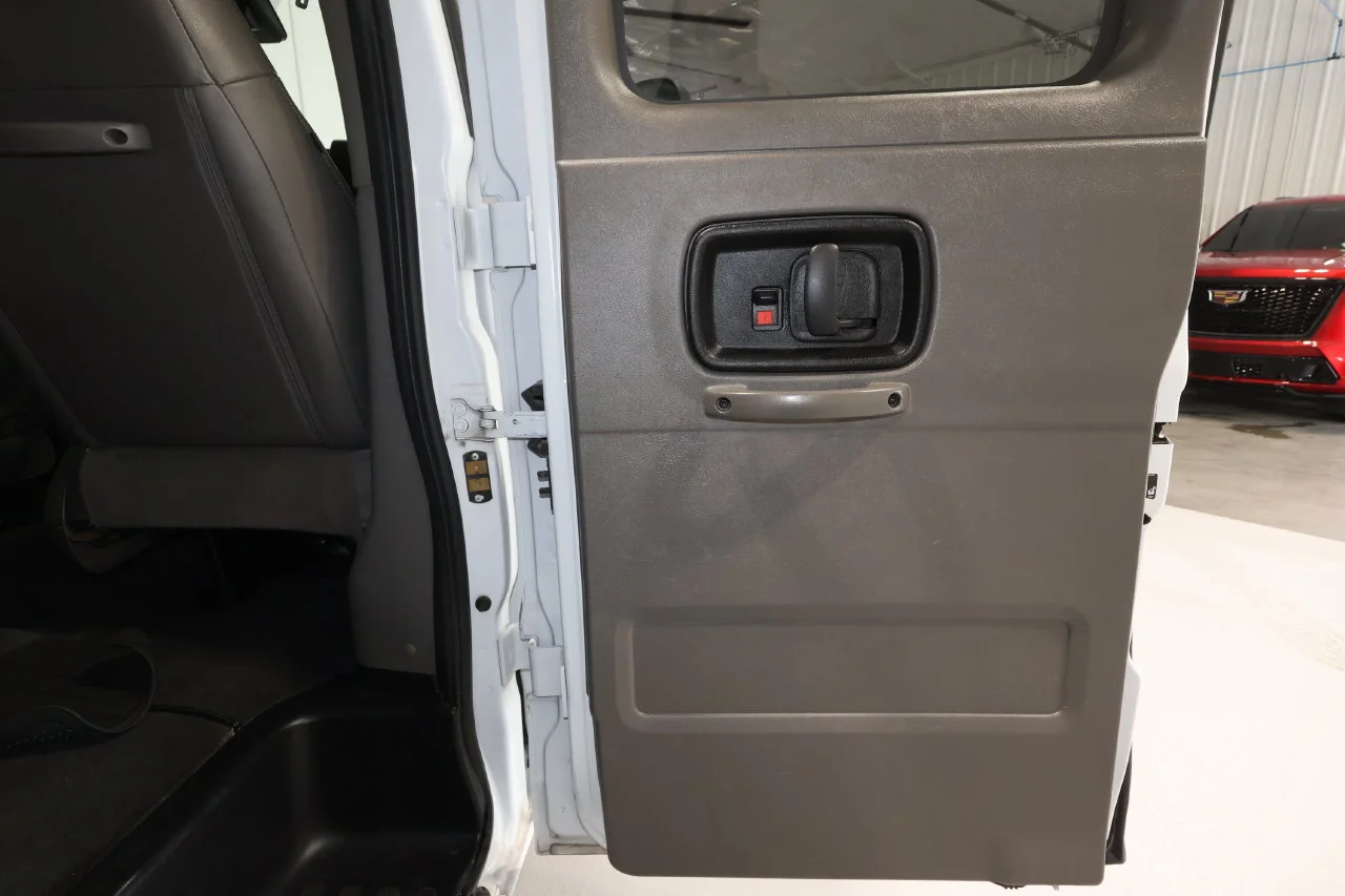 2025 GMC Savana Passenger LT - Photo 14