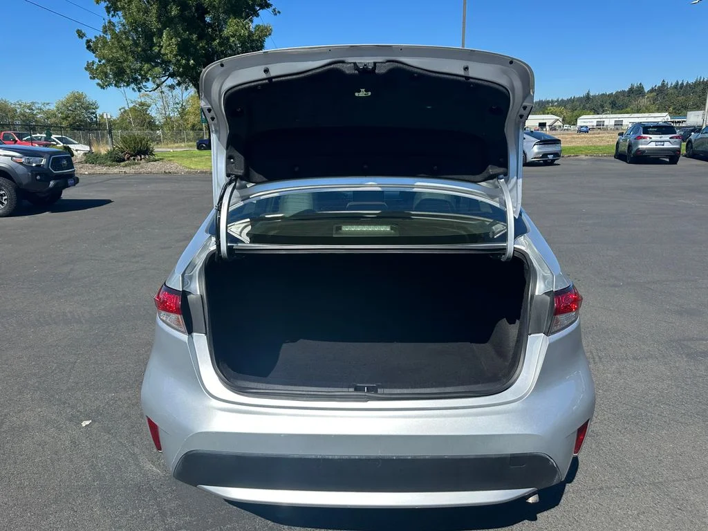 Used 2020 Silver Toyota LE image 11