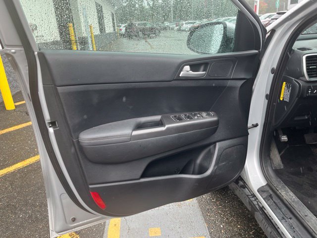 Used 2022 Sparkling Silver Kia LX image 10