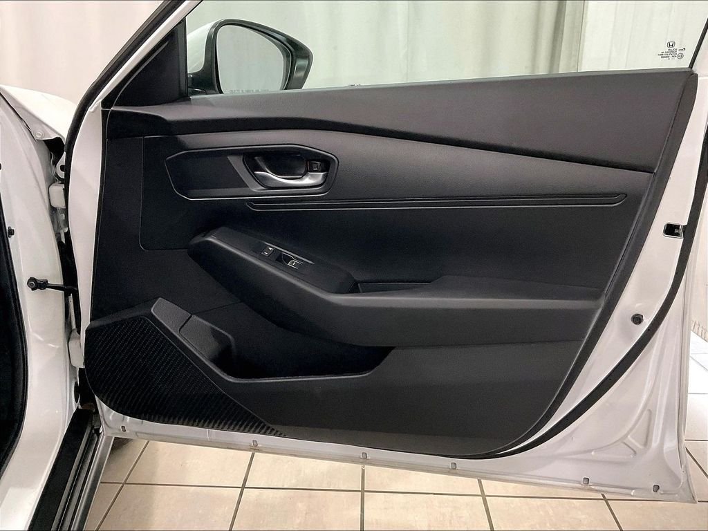 Used 2025 White Honda LX image 12