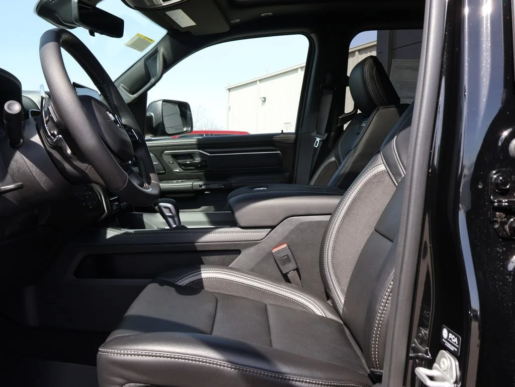 New 2026 Diamond Black Crystal Pearl-Coat Exterior Paint RAM RHO image 22