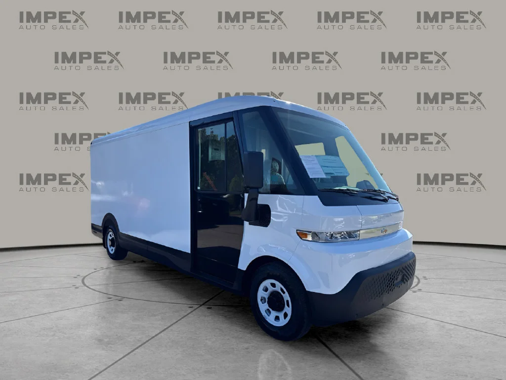 Used 2025 White Chevrolet 600 image 7