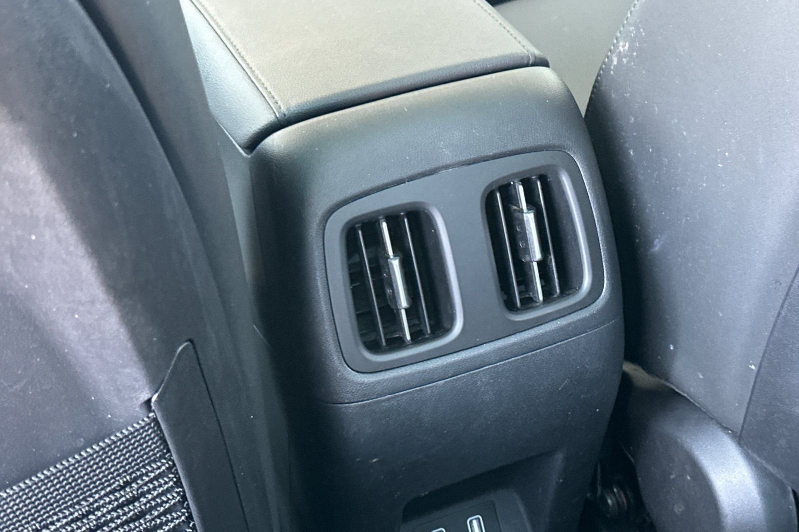 Used 2024 White Hyundai SEL Convenience image 13