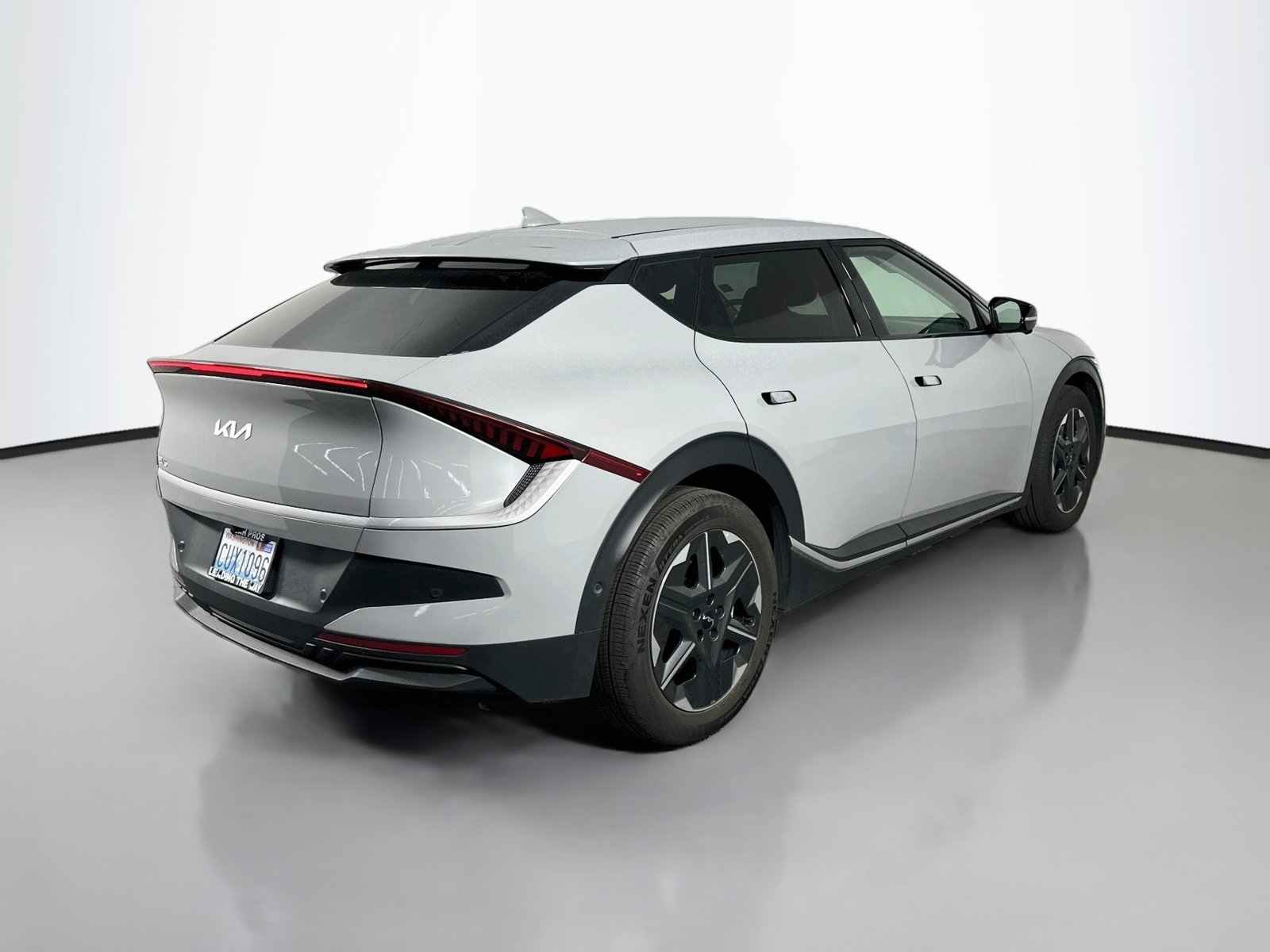 Used 2025 Wolf Gray Kia Light image 7