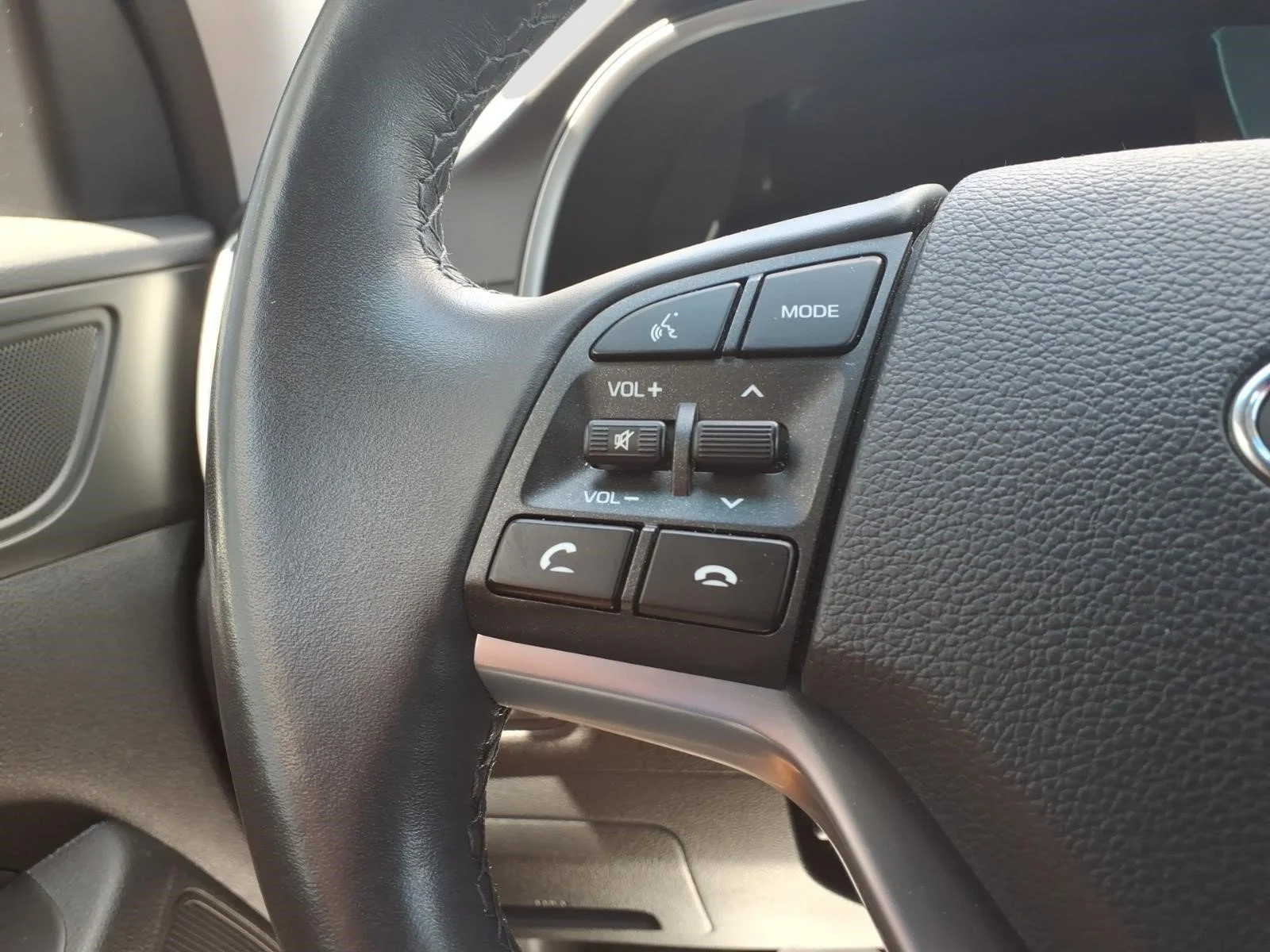 Used 2020 Aqua Blue R2u Hyundai Limited image 23