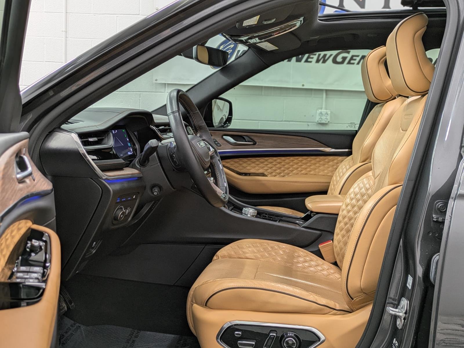 2022 Jeep Cherokee Summit 4xe photo 3