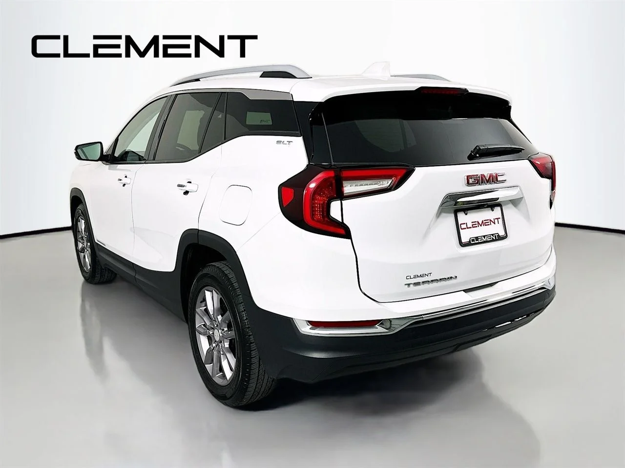 Used 2023 Summit White GMC SLT image 10