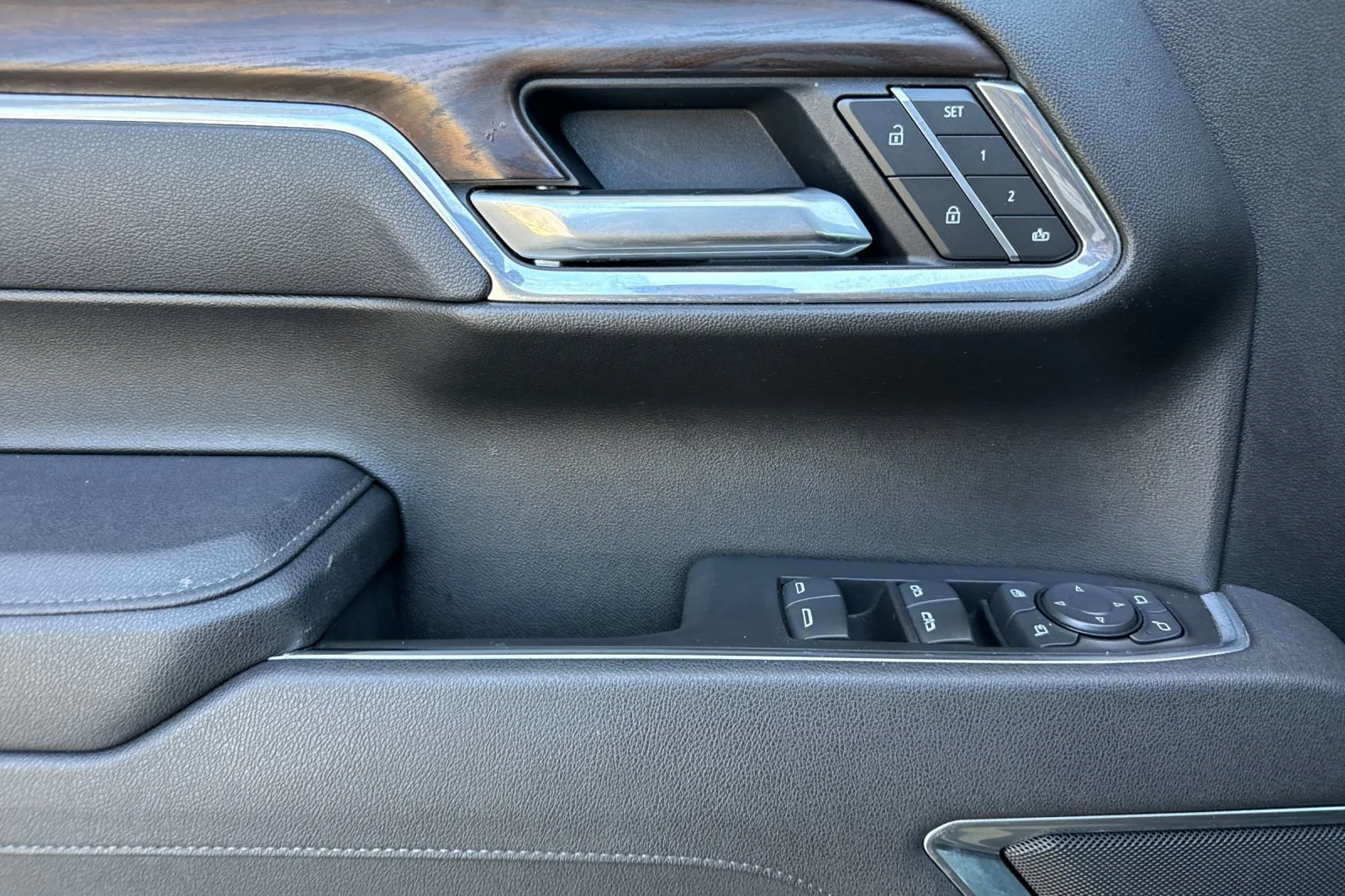 2025 GMC Sierra 1500 SLT - Photo 10