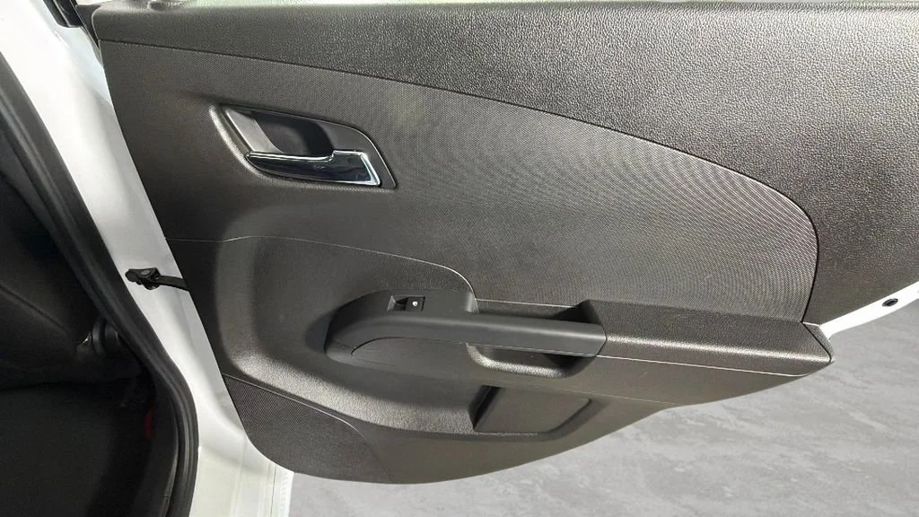 Used 2017 SUMMIT WHITE Chevrolet Premier image 33