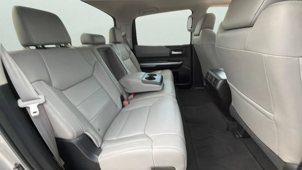 Used 2014  Toyota LTD image 30