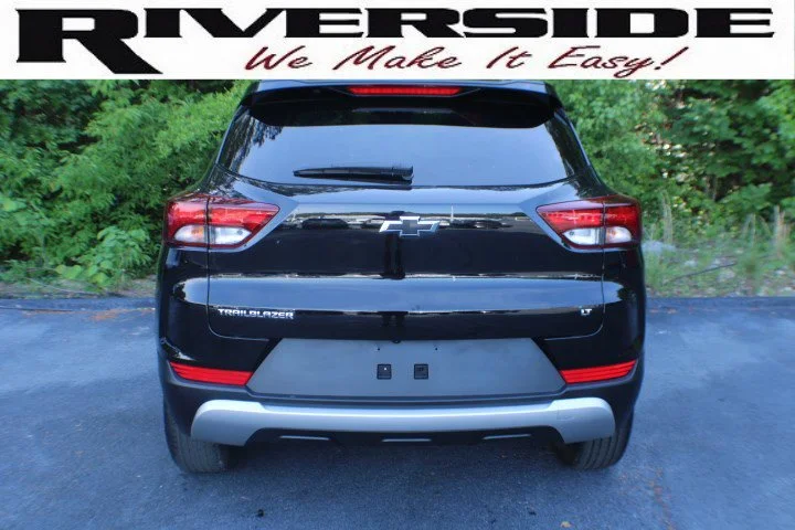 Used 2023 Mosaic Black Metallic Chevrolet LT image 16