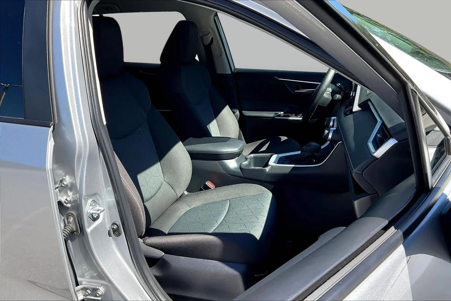 Used 2025 Silver Sky Metallic Toyota XLE image 9