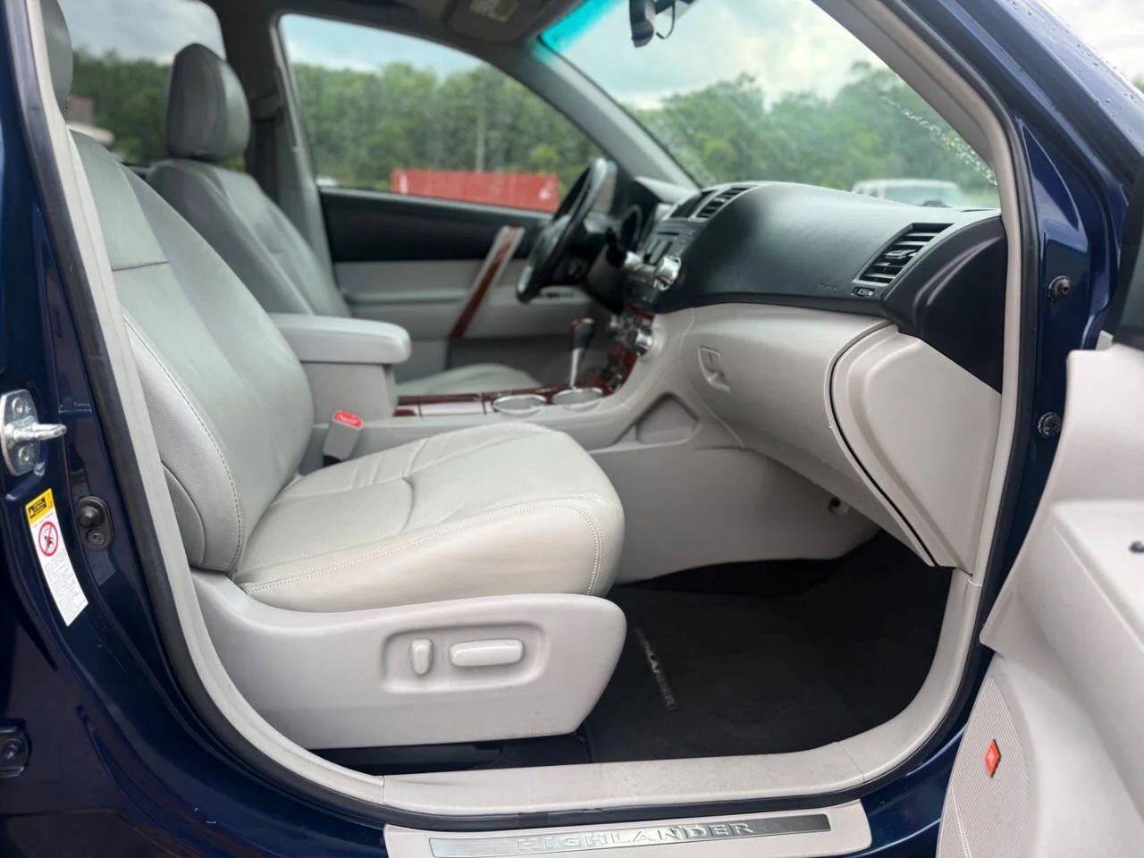 Used 2011 Blue Toyota Limited 4dr SUV image 19