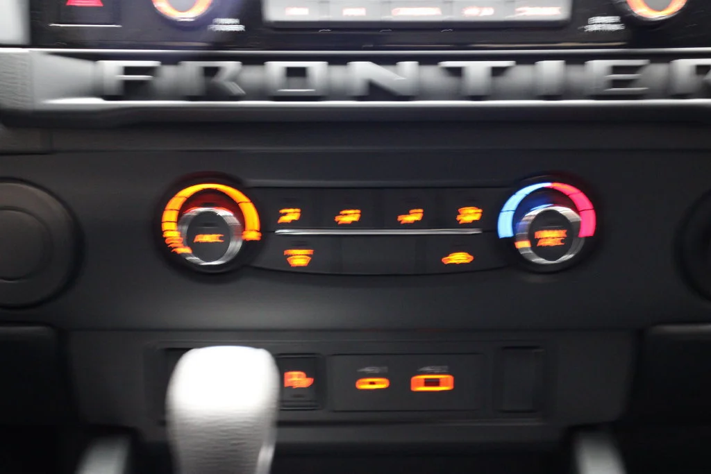 New 2027 Glacier White Nissan King Cab® S image 17