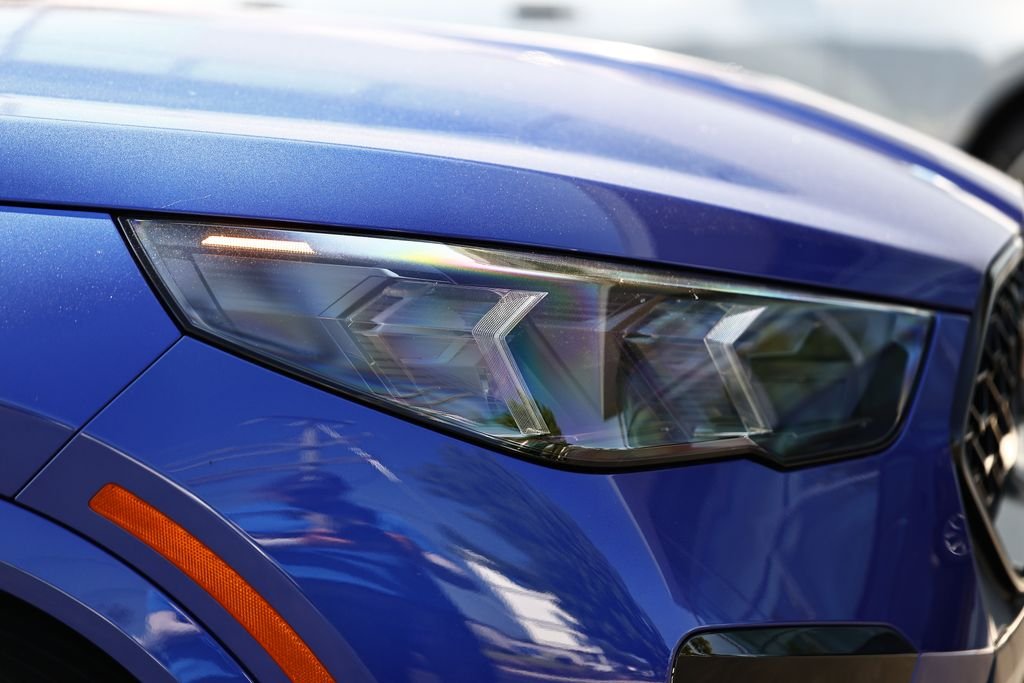 New 2027 C31 BMW xDrive28i image 2