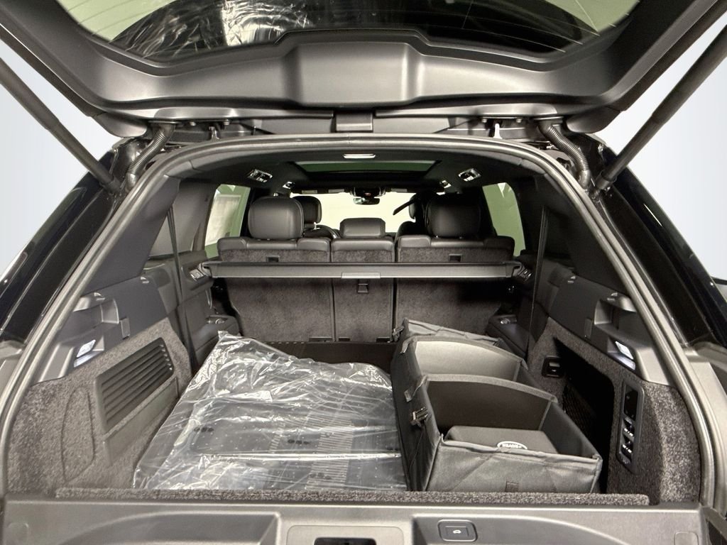 New 2026 Santorini Black Land Rover SE image 28