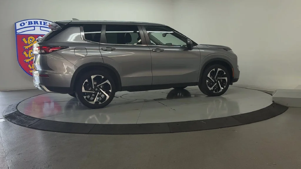 Used 2022 Mercury Gray Metallic Mitsubishi SE image 4