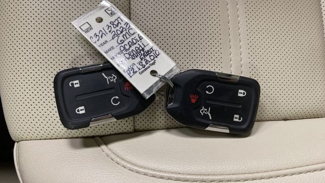 Used 2023 White Frost Tricoat GMC Denali image 21