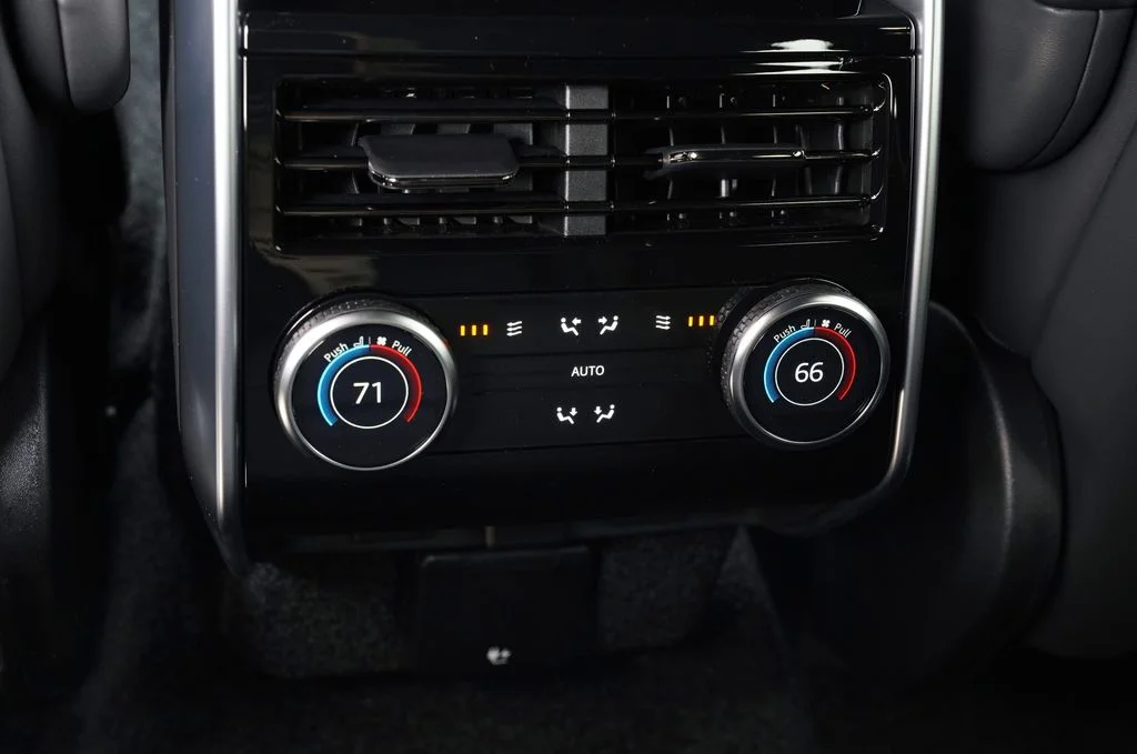 New 2026 Santorini Black Land Rover SE image 34