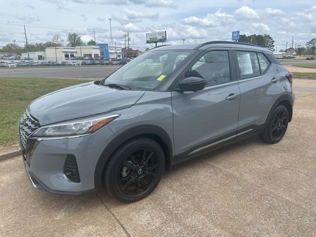 Used 2024 Boulder Gray Metallic Nissan SR image 3