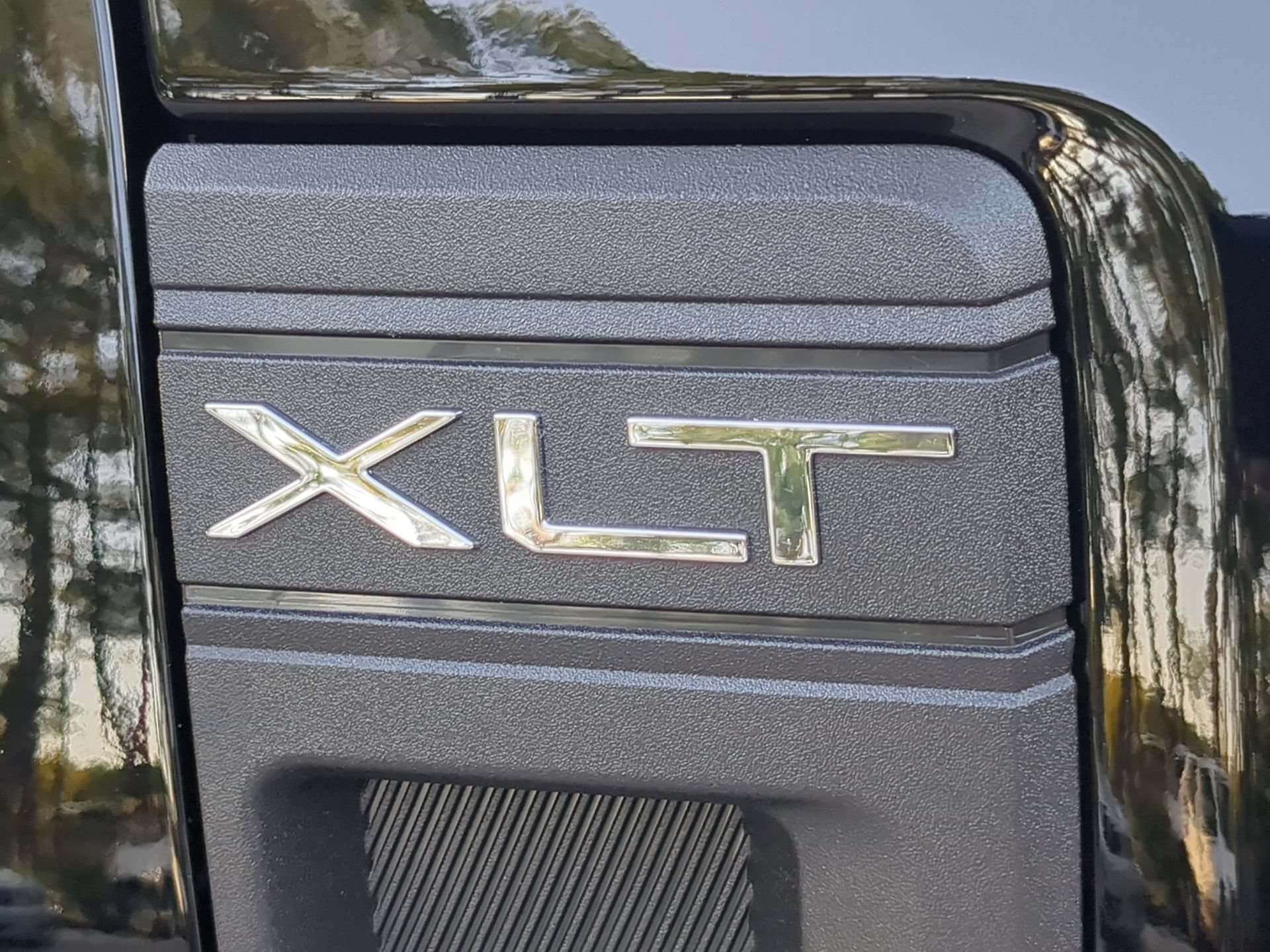 New 2026 Shadow Black Ford XLT image 44