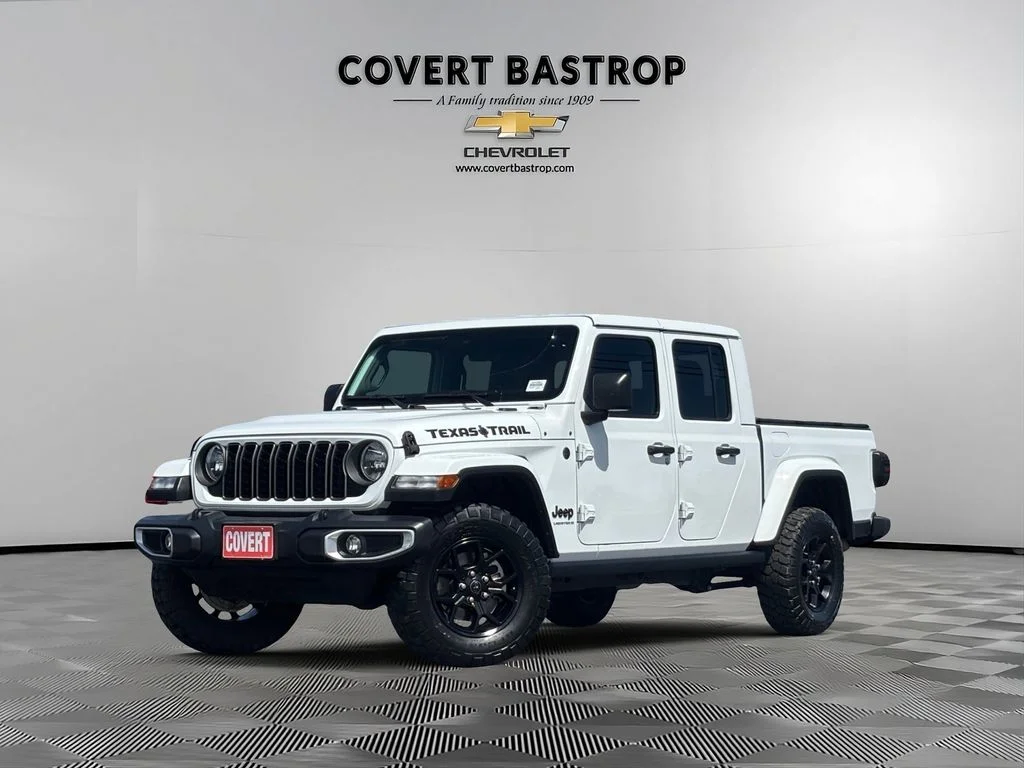 Used 2024 White Jeep Texas Trail image 1