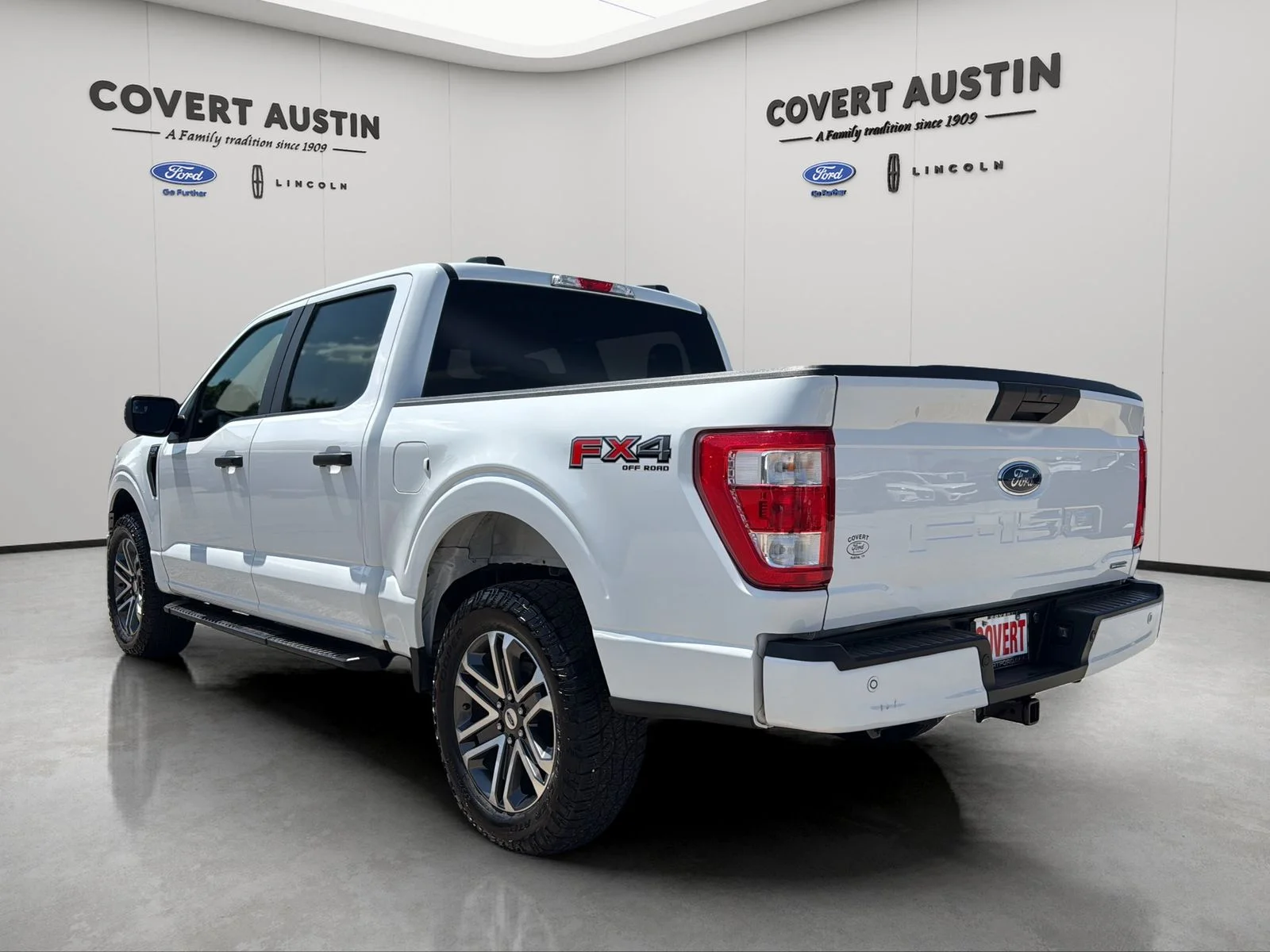 Used 2022 White Ford XL image 4