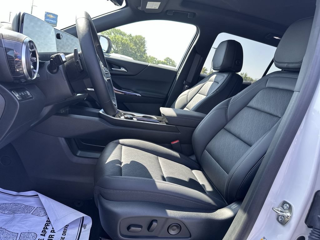 New 2026 Summit White Chevrolet LT image 17