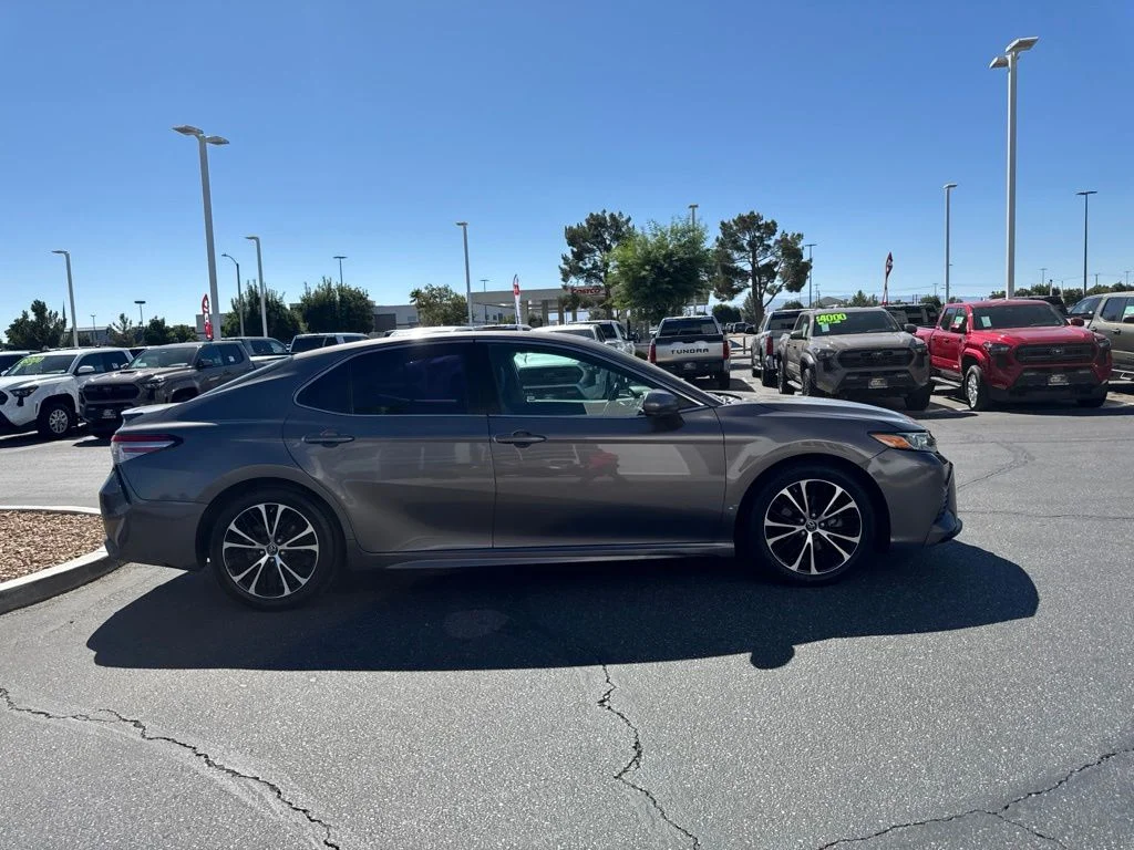 Used 2018 Gray Toyota SE image 5
