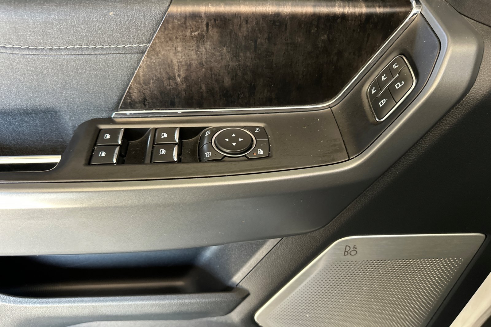 Used 2021 White Ford Lariat image 10