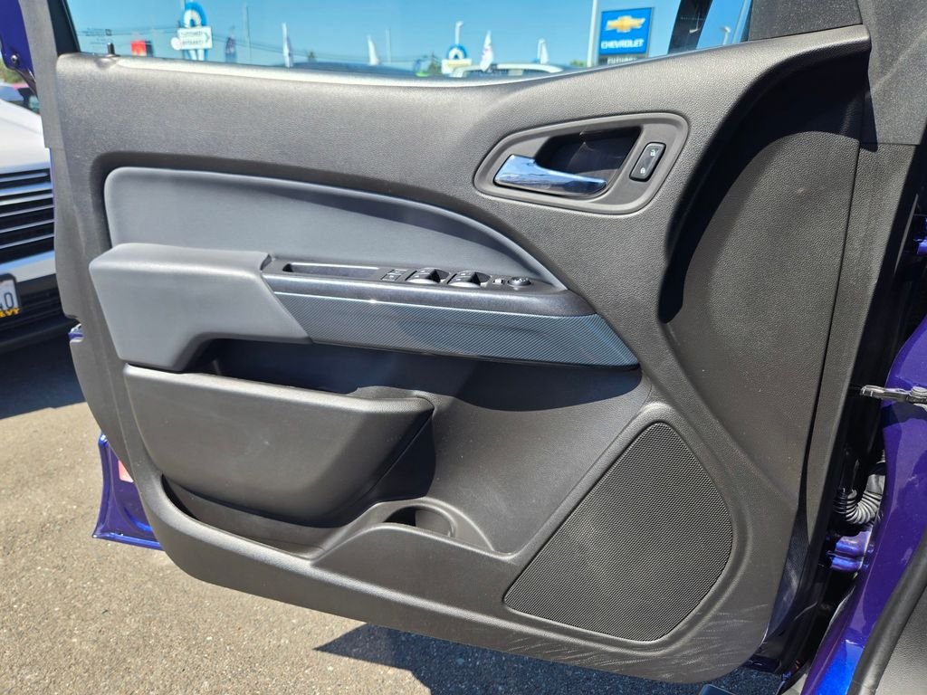 Used 2016 Blue Chevrolet Z71 image 13