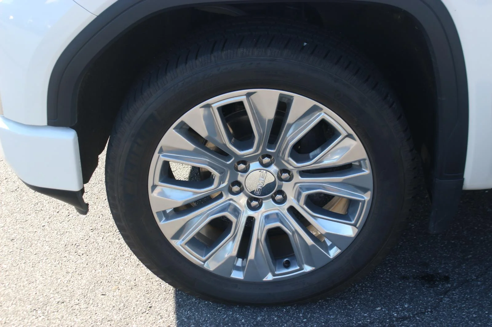 Used 2021 WHITE FROST TRICOAT GMC Denali image 41
